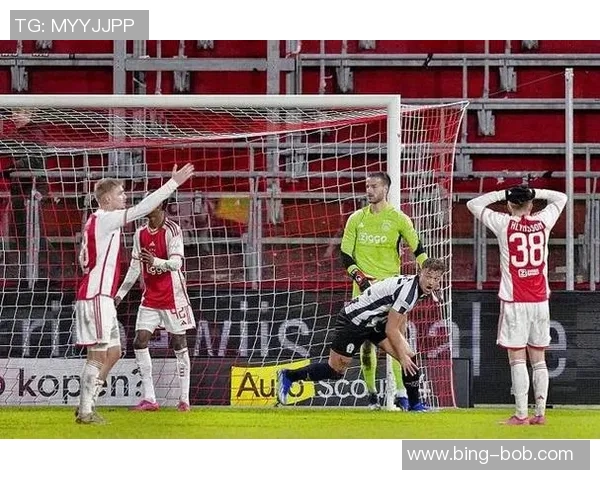 阿贾克斯在荷兰杯中以7-2狂胜马斯路易斯莫吉奥梅开二度展现锋芒