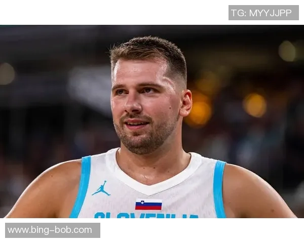 奎因关键反击撞倒东契奇湖人成功挑战改判为进攻犯规 奎因关键反击撞倒东契奇湖人成功挑战改判为进攻犯规