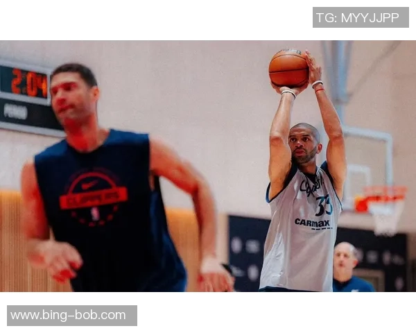 快船全员积极备战明日季前赛首战广州训练照曝光