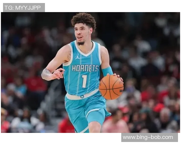 拉梅洛鲍尔上半场表现出色10投6中三分球命中率高达50贡献17分4篮板2助攻4抢断