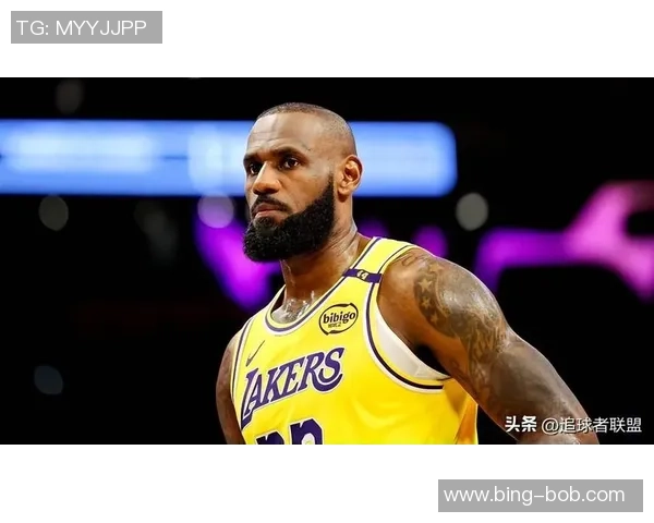 詹姆斯赛后采访时佩戴骑士冠军戒指展现永恒荣耀与不屈精神