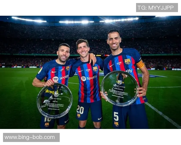 迈阿密国际全队合照亮相布斯克茨与阿尔巴成为焦点C位球员