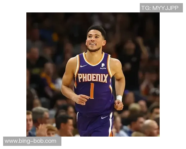 布克回应分享球权争议强调场上每位球员都应具备威胁性